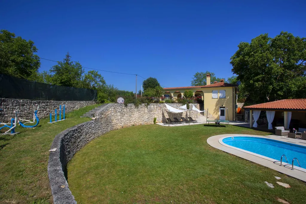 Apartment in Nedescina for Up to 4 Guests