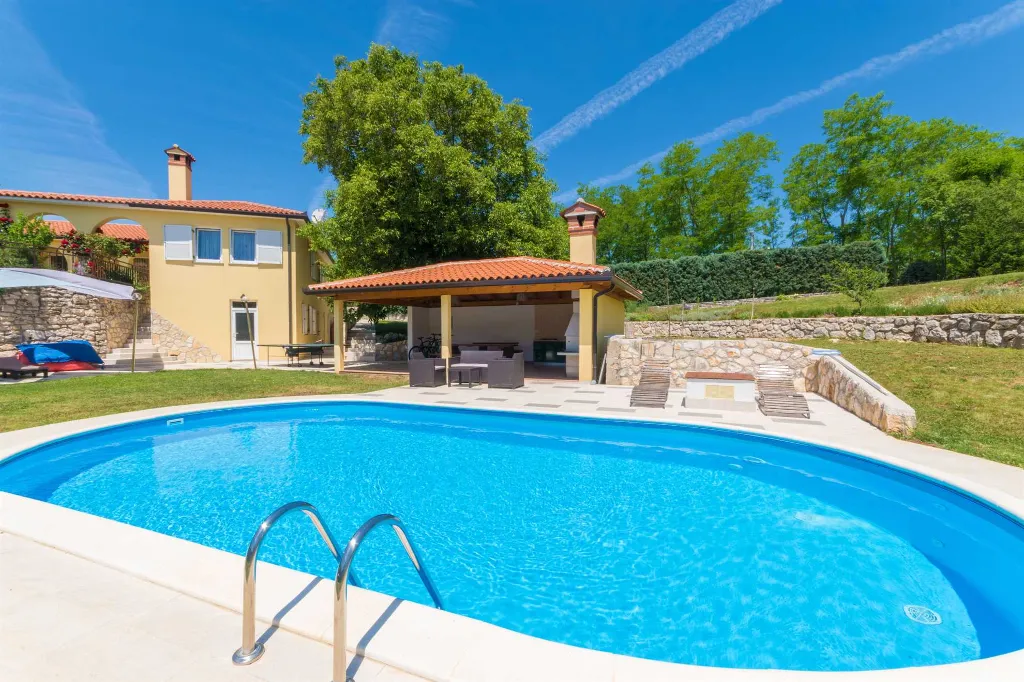 Apartment in Nedescina for Up to 4 Guests