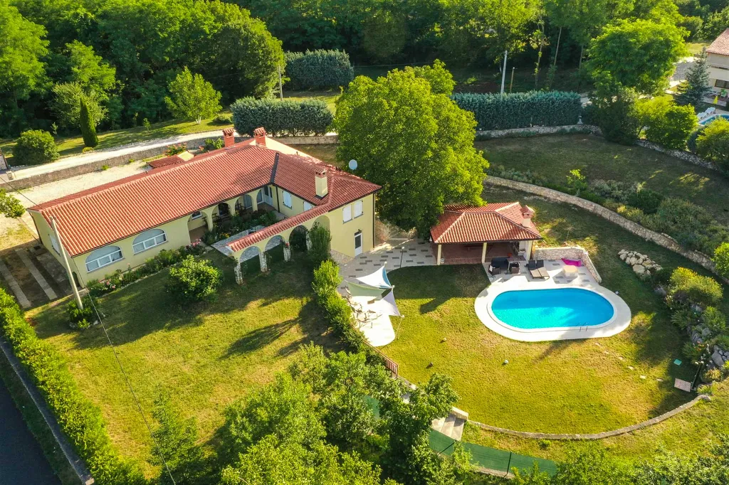 Apartment in Nedescina for Up to 4 Guests