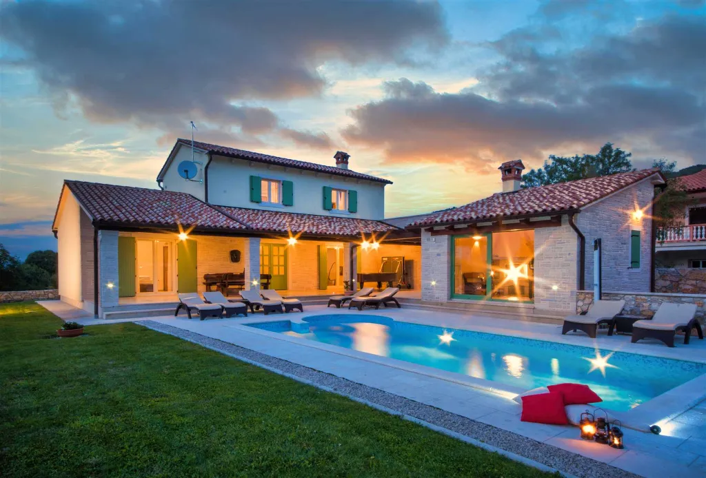 Rasa House with Heated Private Pool for 8 Guests
