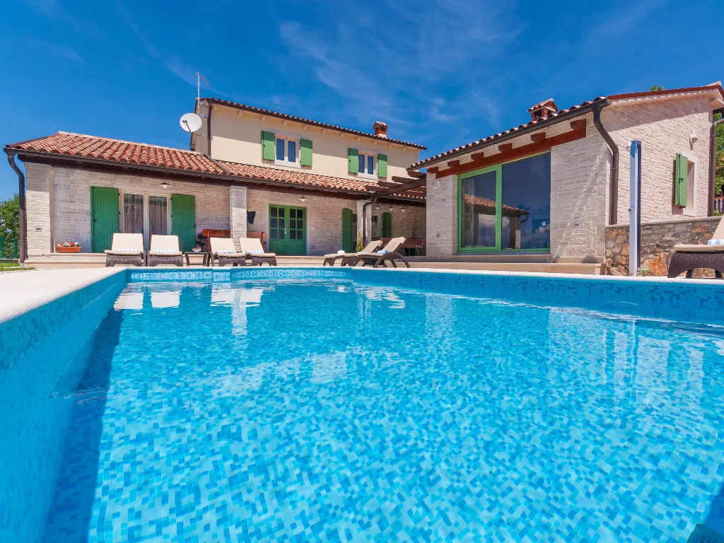 Rasa House with Heated Private Pool for 8 Guests