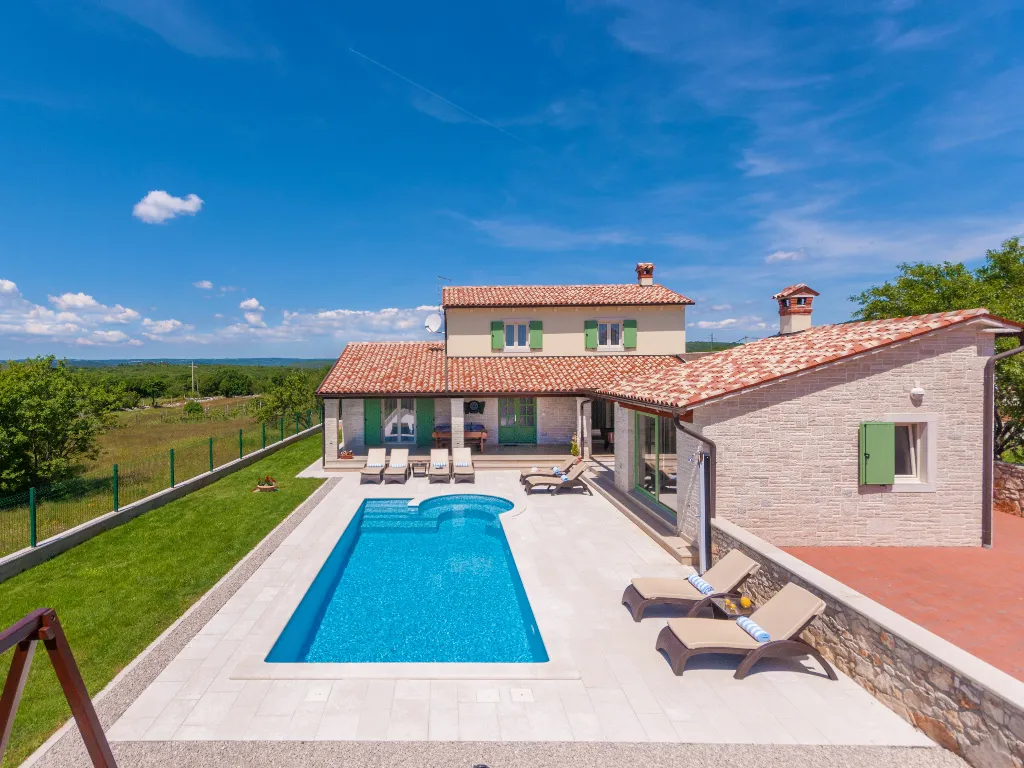 Rasa House with Heated Private Pool for 8 Guests