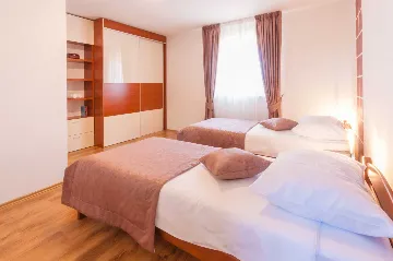 Rasa House with Heated Private Pool for 8 Guests