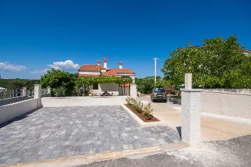 House in Pula for Up to 12 Guests