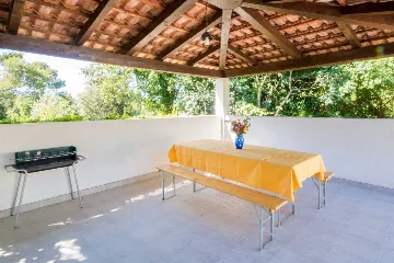 House in Pula for Up to 12 Guests