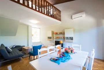 House in Pula for Up to 12 Guests