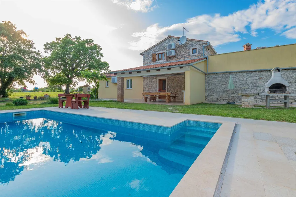 3-Bedroom House in Marcana, 6 km to the Sea