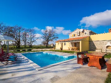 3-Bedroom House in Marcana, 6 km to the Sea