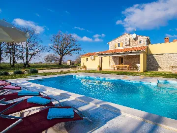 3-Bedroom House in Marcana, 6 km to the Sea