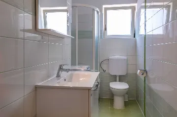 Modern Air-Conditioned Apartment in Ližnjan for 5