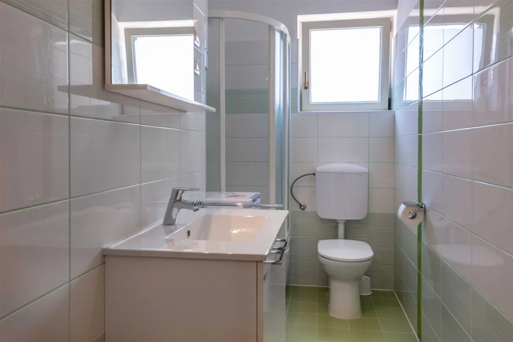 Modern Air-Conditioned Apartment in Ližnjan for 5