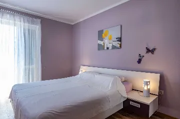 Modern Air-Conditioned Apartment in Ližnjan for 5