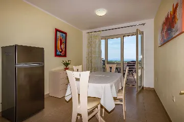 Modern Air-Conditioned Apartment in Ližnjan for 5