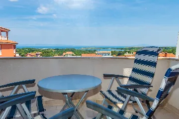 Modern Air-Conditioned Apartment in Ližnjan for 5