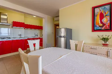 Modern Air-Conditioned Apartment in Ližnjan for 5