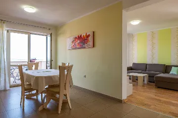 Modern Air-Conditioned Apartment in Ližnjan for 5