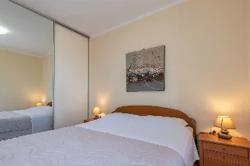 Modern Air-Conditioned Apartment in Ližnjan for 5