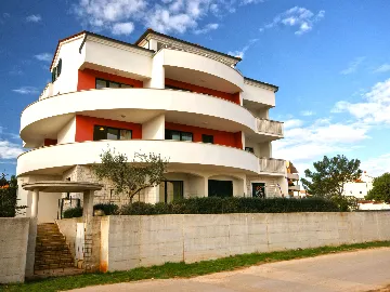 Modern Air-Conditioned Apartment in Ližnjan for 5