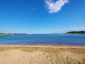 Modern Air-Conditioned Apartment in Ližnjan for 5