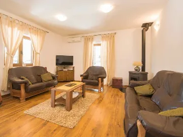 5-Bedroom House in Žminj for 10 Guests