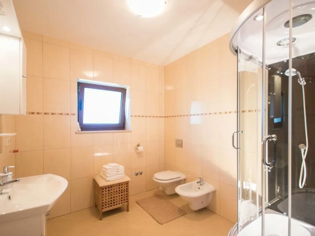 5-Bedroom House in Žminj for 10 Guests