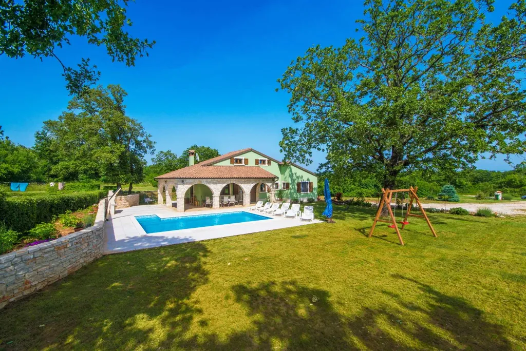 5-Bedroom House in Žminj for 10 Guests