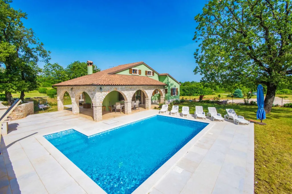 5-Bedroom House in Žminj for 10 Guests