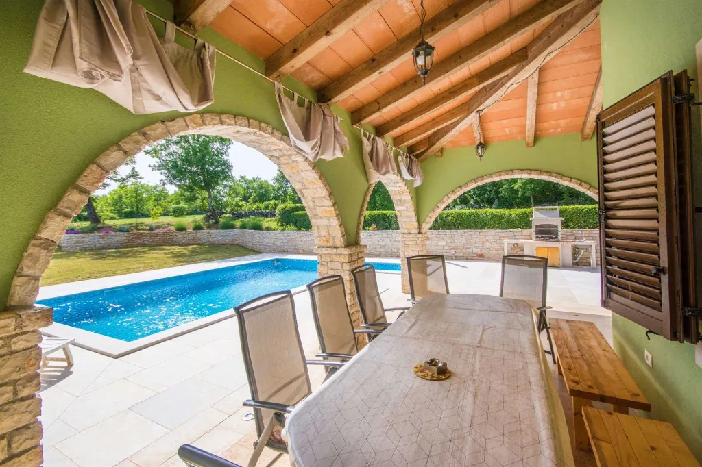 5-Bedroom House in Žminj for 10 Guests