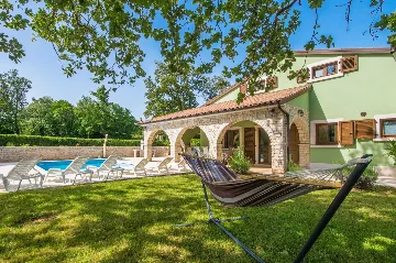 5-Bedroom House in Žminj for 10 Guests
