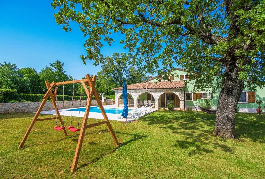 5-Bedroom House in Žminj for 10 Guests
