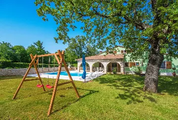 5-Bedroom House in Žminj for 10 Guests