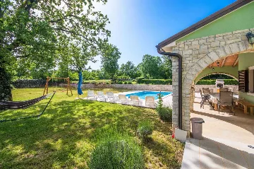 5-Bedroom House in Žminj for 10 Guests