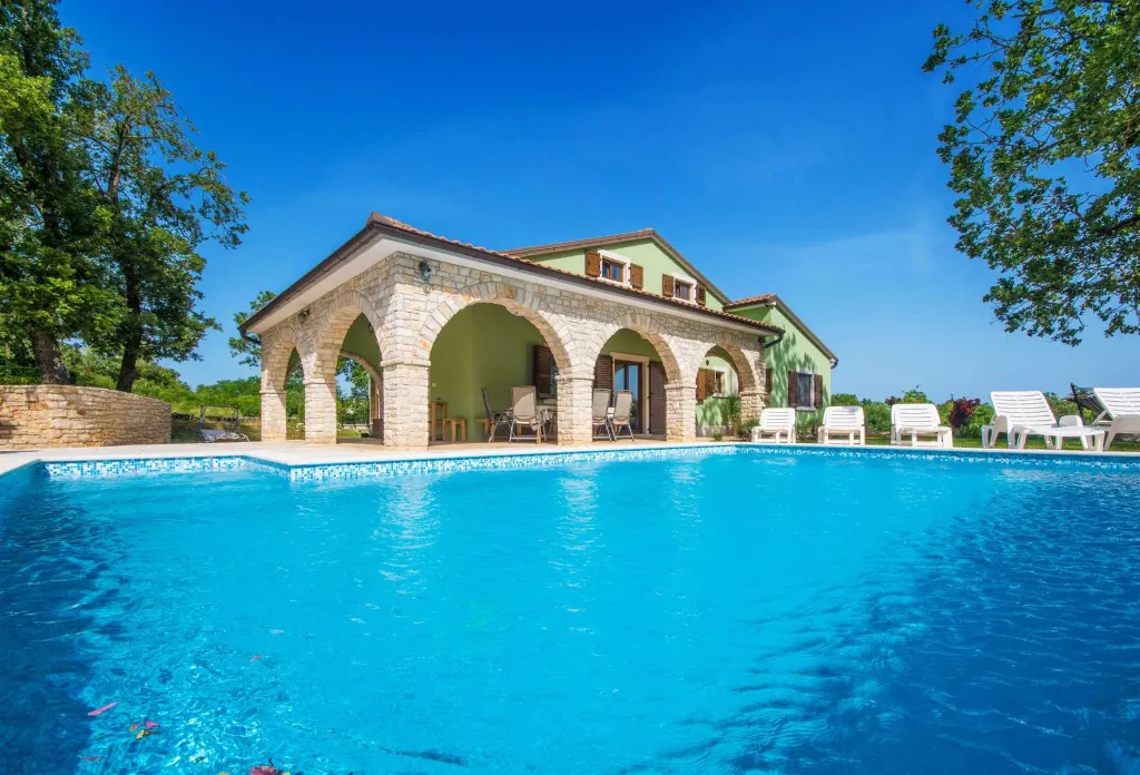 5-Bedroom House in Žminj for 10 Guests