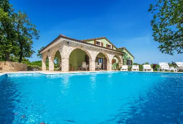 5-Bedroom House in Žminj for 10 Guests