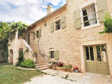 Pazin 9-Bedroom Private House for Large Groups