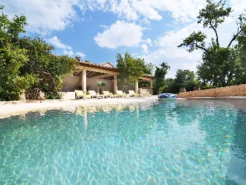 Pazin 9-Bedroom Private House for Large Groups