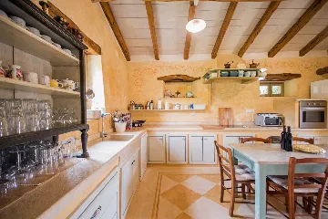 Pazin 9-Bedroom Private House for Large Groups