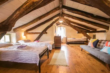 Pazin 9-Bedroom Private House for Large Groups