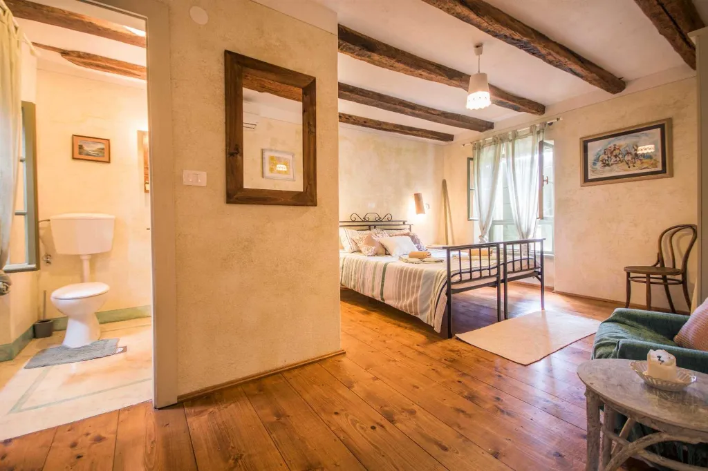 Pazin 9-Bedroom Private House for Large Groups