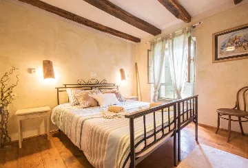 Pazin 9-Bedroom Private House for Large Groups