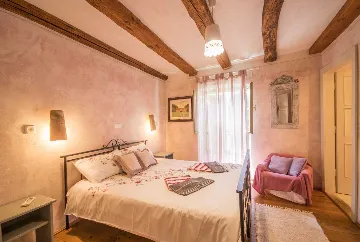 Pazin 9-Bedroom Private House for Large Groups