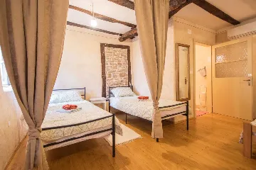 Pazin 9-Bedroom Private House for Large Groups