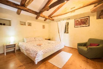 Pazin 9-Bedroom Private House for Large Groups