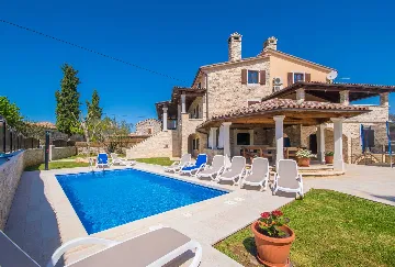 Private Pool House with 7 Bedrooms in Žminj