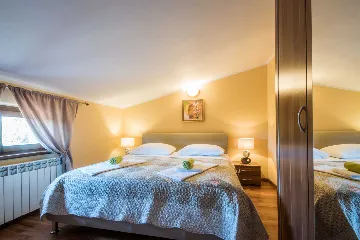 Private Pool House with 7 Bedrooms in Žminj