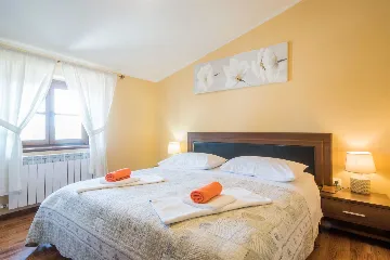 Private Pool House with 7 Bedrooms in Žminj