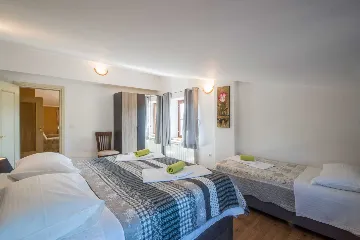 Private Pool House with 7 Bedrooms in Žminj