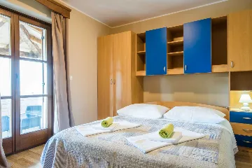 Private Pool House with 7 Bedrooms in Žminj