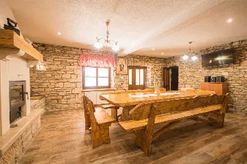 Private Pool House with 7 Bedrooms in Žminj