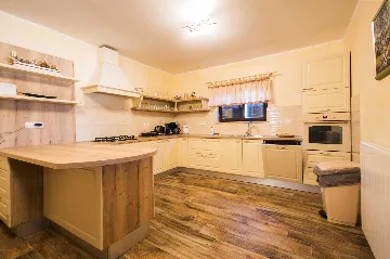 Private Pool House with 7 Bedrooms in Žminj